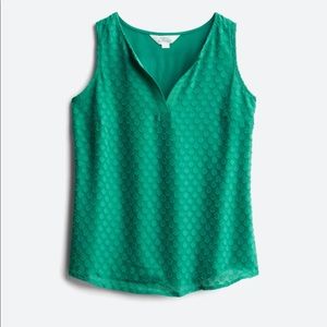 Green textured sleeveless top. Size: Medium